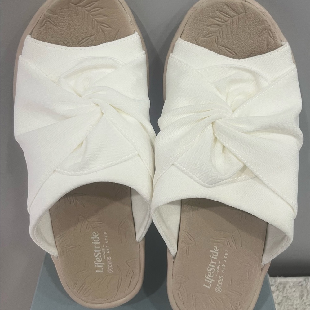 Life‎ Stride Women's  white Knotted Sandals